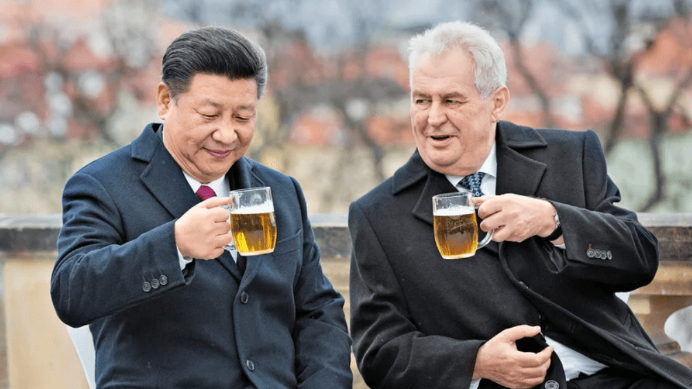 Czech President Milos Zeman and Chinese President Xi Jinping drinking a beer in Prague